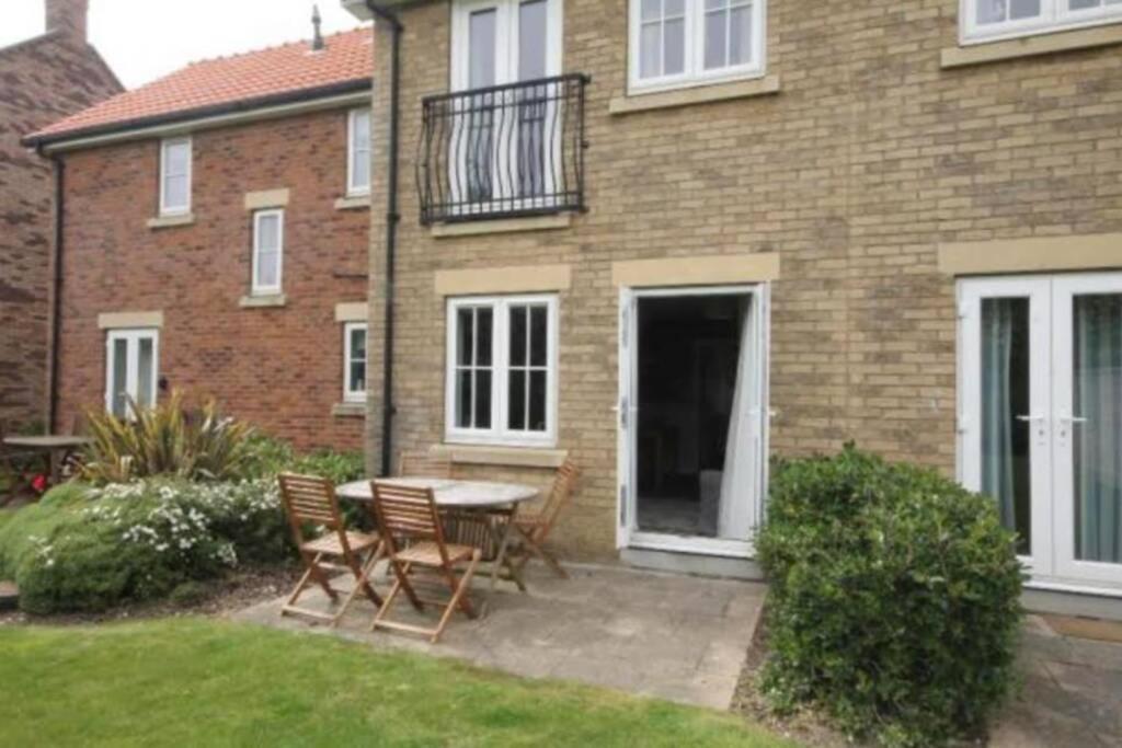 The Lighthouse At The Bay Filey Villa Exterior photo